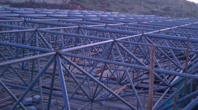 崇州概述网架加工中对钢材的质量的过细恳求
